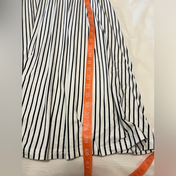 Black and White Striped Dress with Pockets - Size M - Picture 6 of 8
